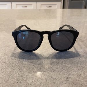Tres Noir black sunglasses